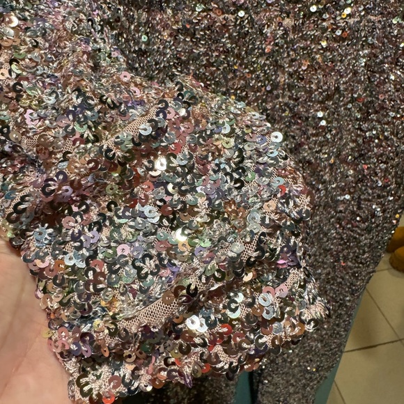 Awesome sequin catsuit. Stunning! - Picture 5 of 8